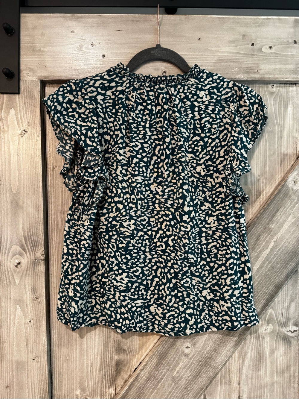 Jessica Simpson Teal and White Printed V-Neck Flutter Sleeve Blouse - Picture 2 of 3